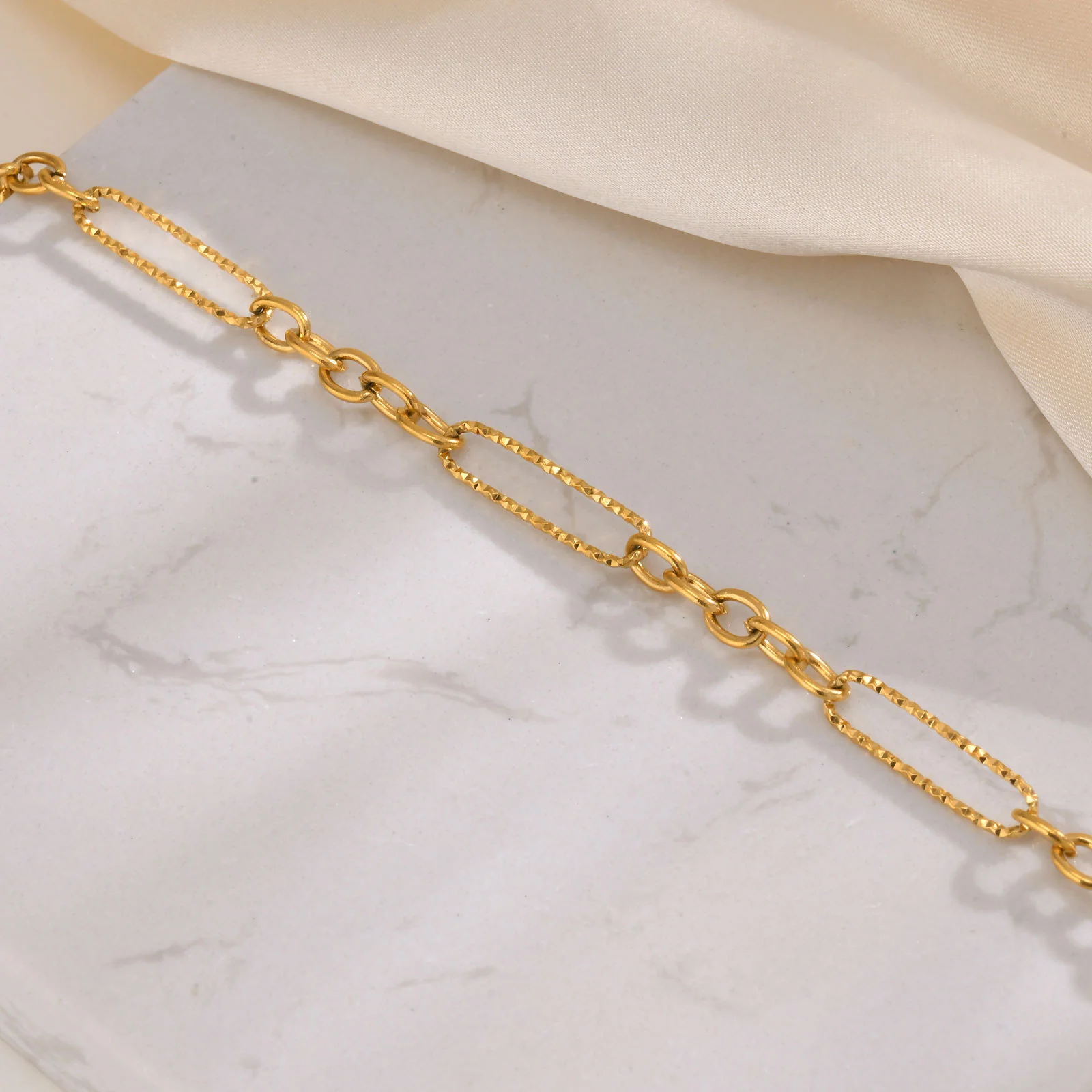 Dubai Hills Necklace - Image 4